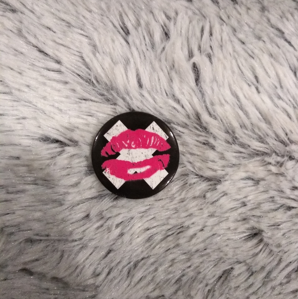 Lip Pin